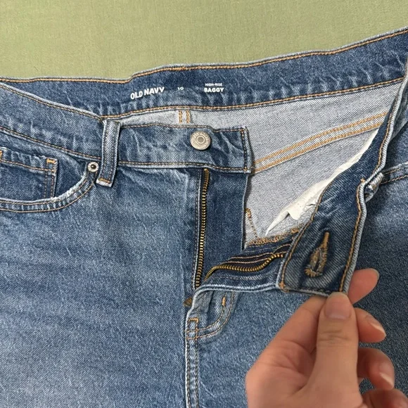 Old Navy High Rise Baggy Denim Shorts - Picture 3 of 4